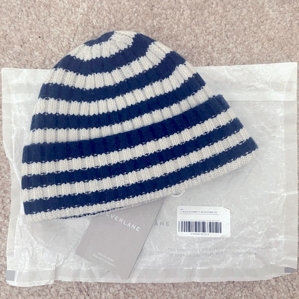 New with tags Everlane beanie